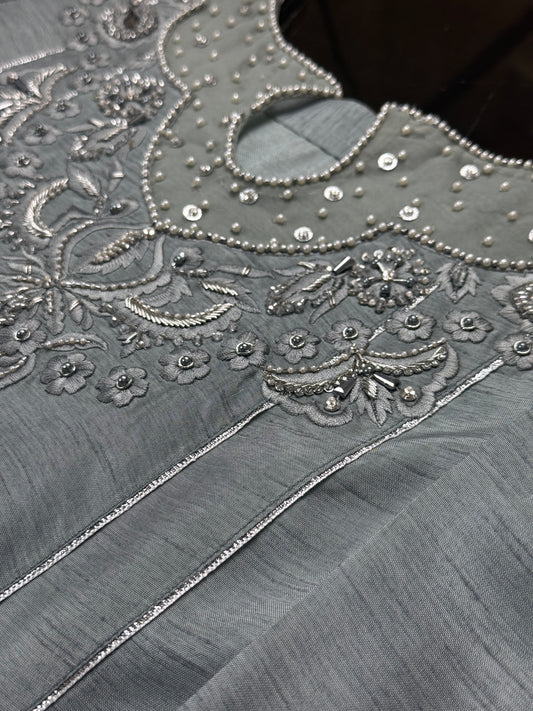 Steel grey (kalli'daarr).