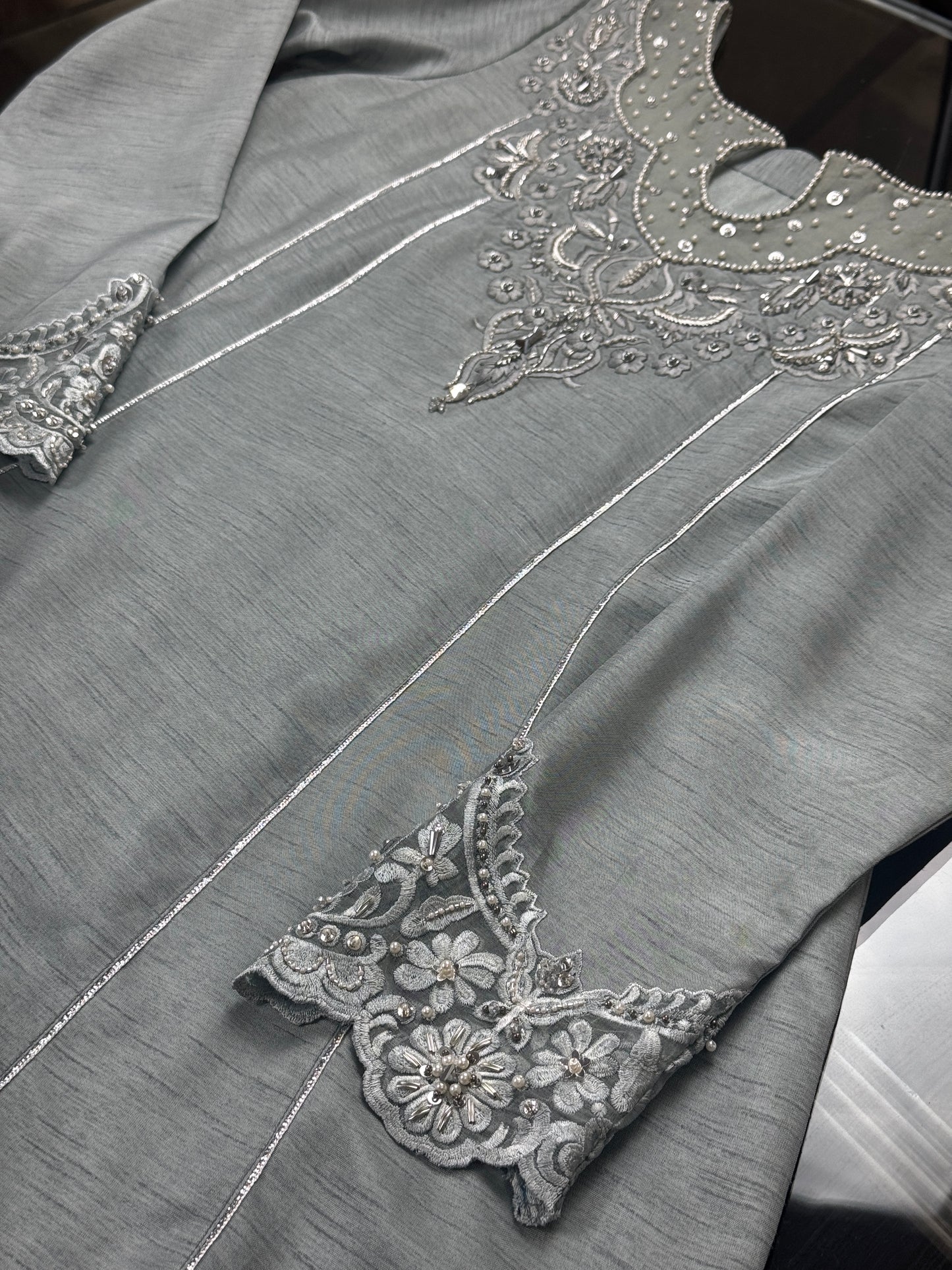 Steel grey (kalli'daarr).