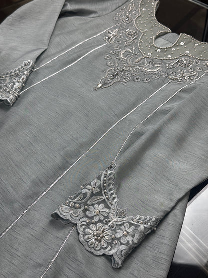 Steel grey (kalli'daarr).