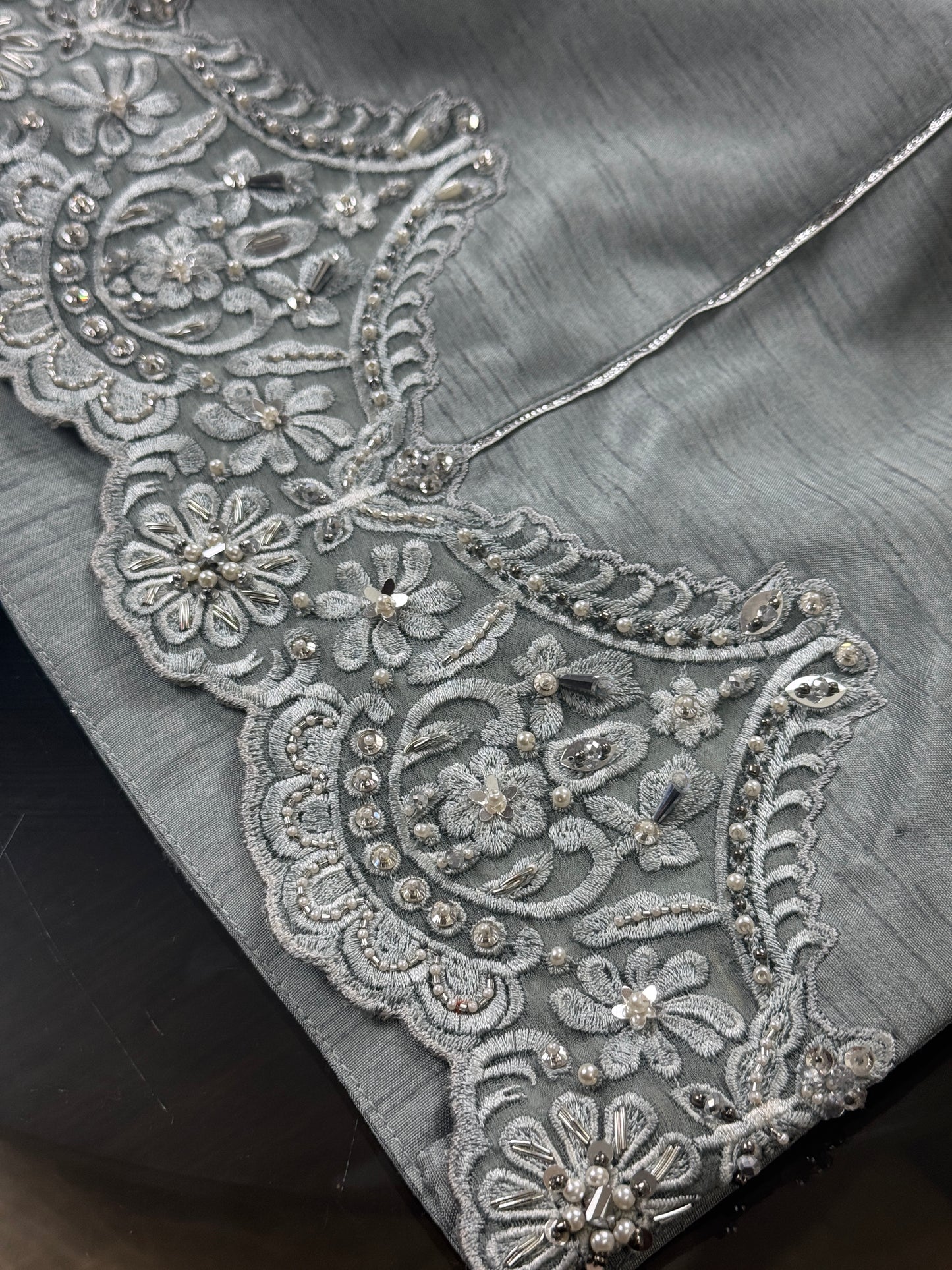 Steel grey (kalli'daarr).