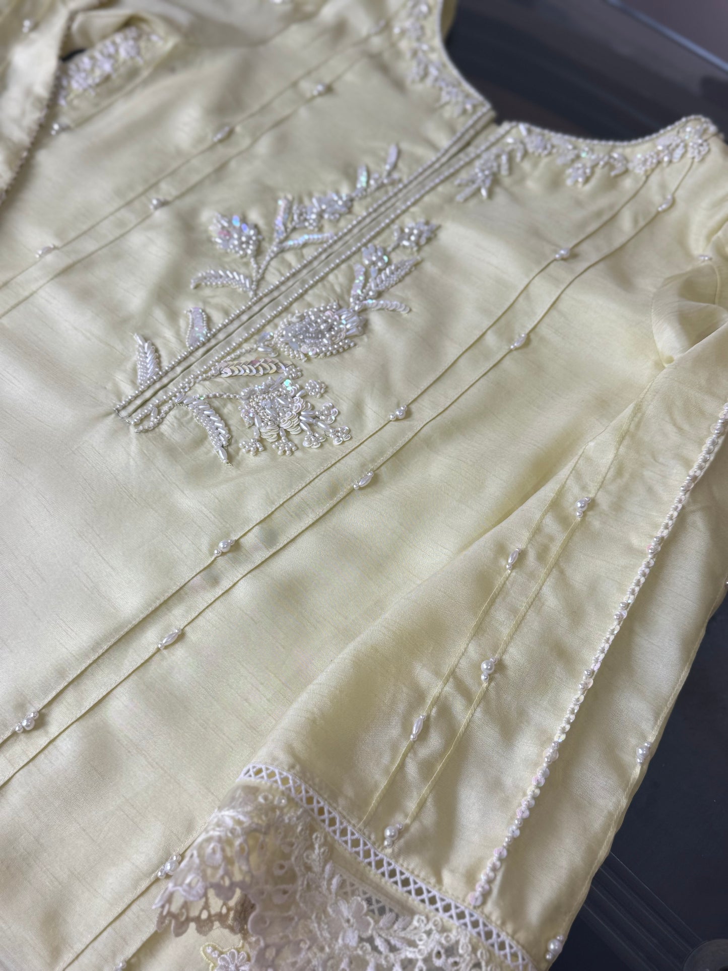 Butter Lime (hand embalished)