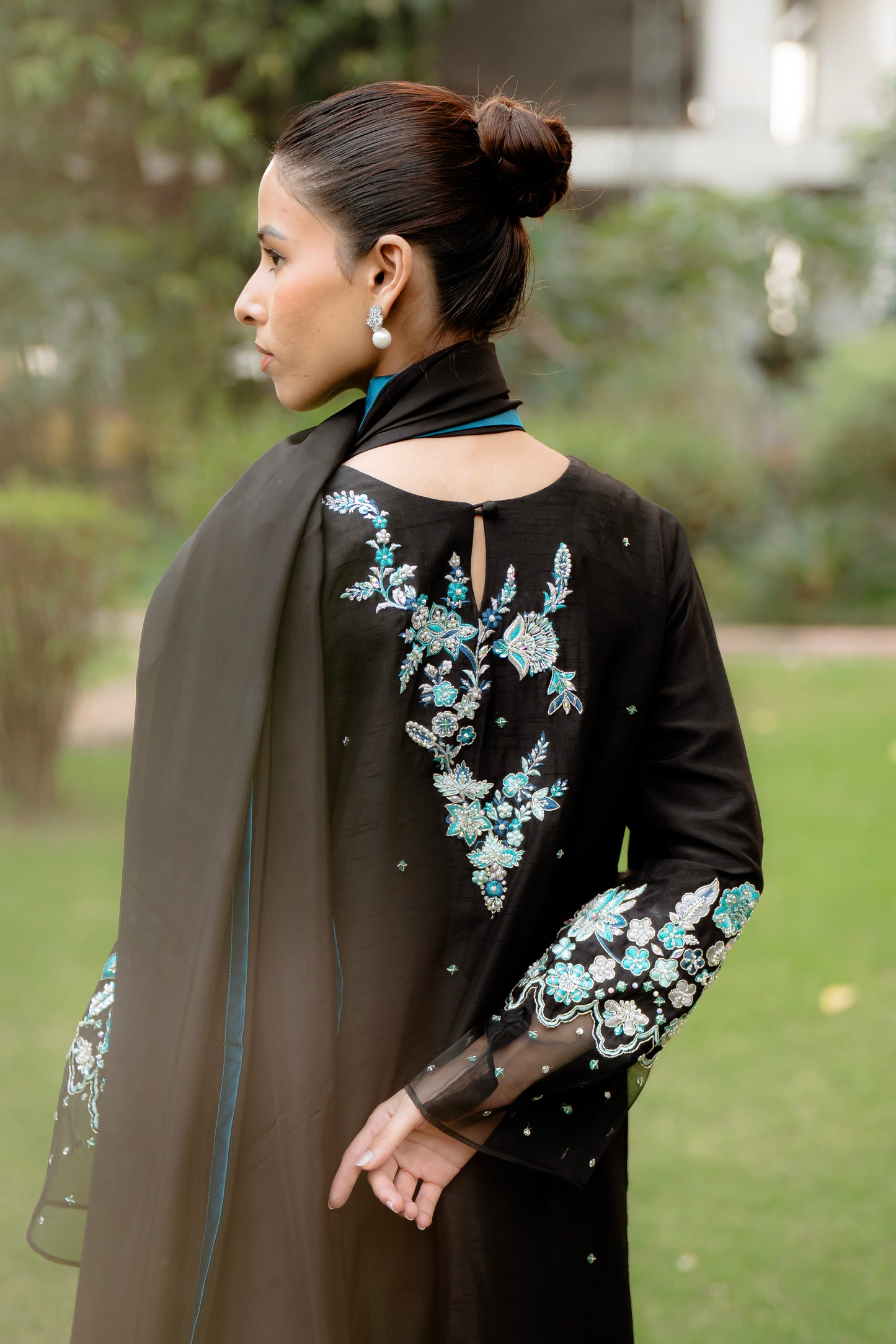 Zarminay (black with teals)