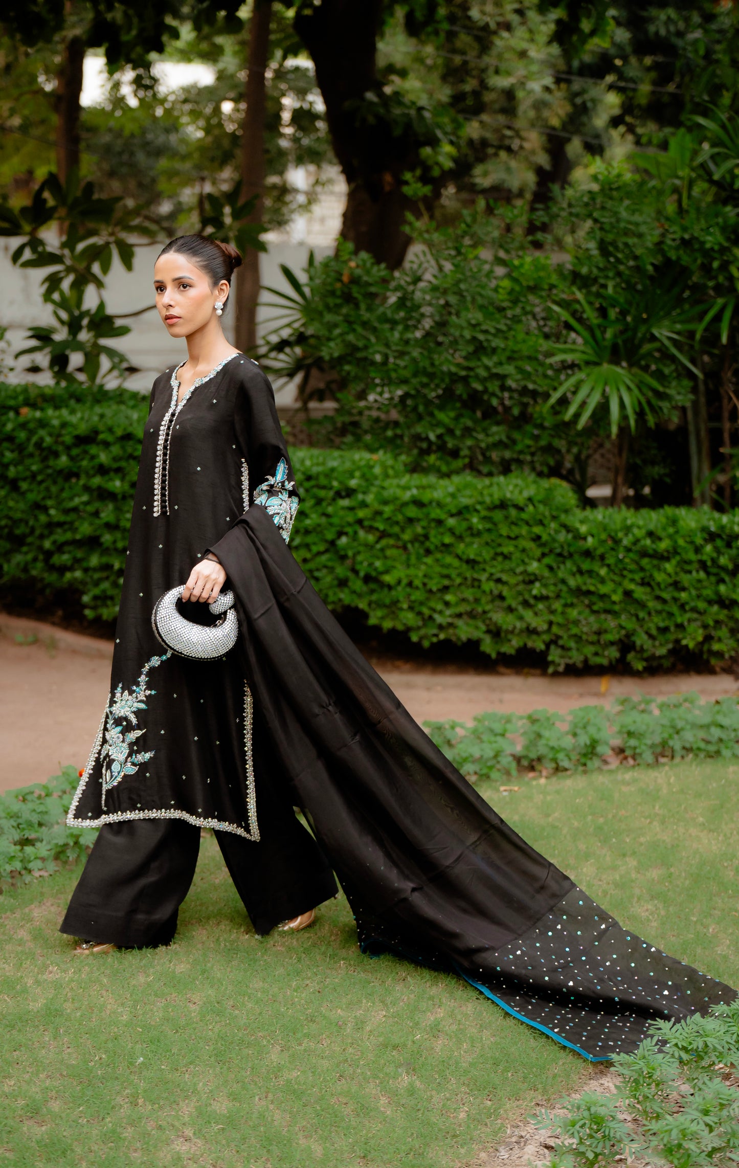 Zarminay (black with teals)