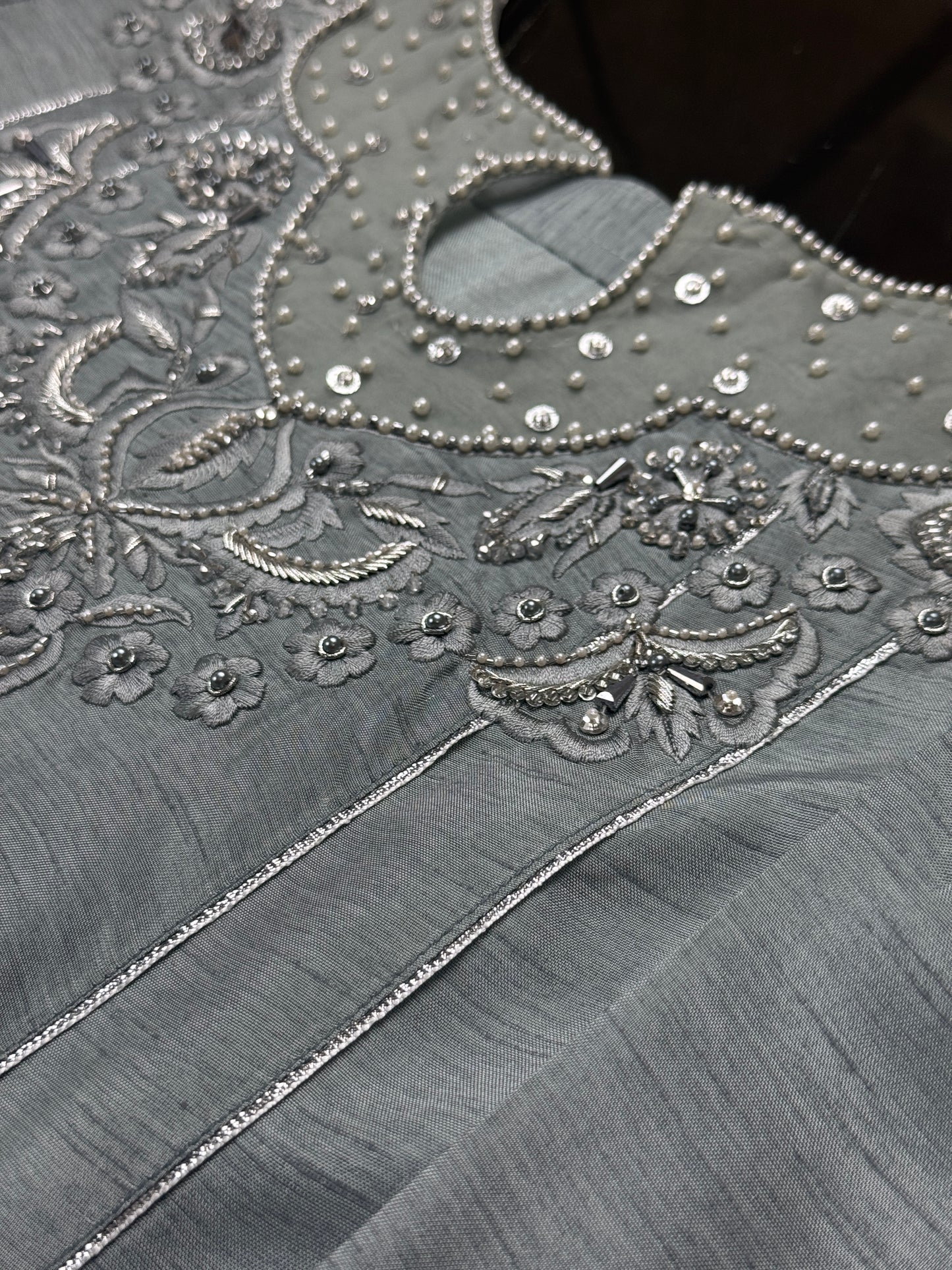 Steel grey (kalli'daarr).