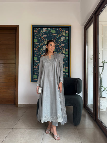 Steel grey (kalli'daarr).