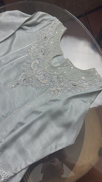 Steel grey (kalli'daarr).